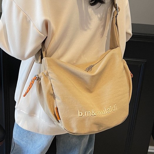 Nylon fabric large-capacity fashionable casual bag, new Spring/Summer 2025, stylish solid color single-shoulder crossbody bag, women's bag trend details Picture
