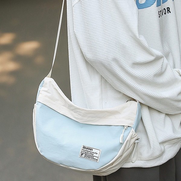 Japanese-style casual crossbody bag, fashionable canvas sports single-shoulder phone bag, 2025 new trendy dumpling bag, travel backpack full figure