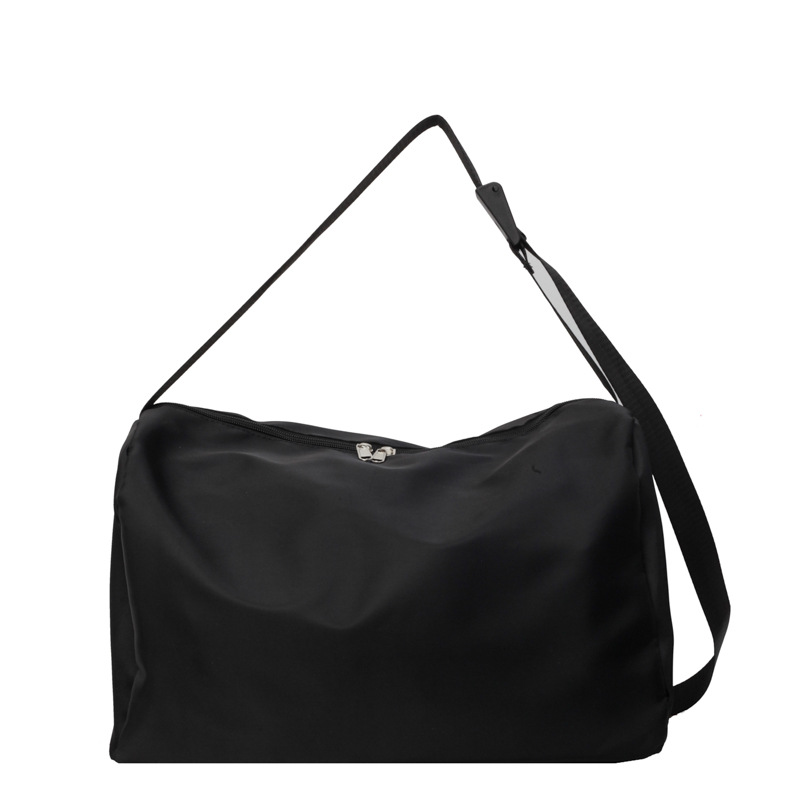 Fashionable large-capacity sports and fitness bag, 2025 new style casual travel bag, lightweight short-distance luggage storage bag for outings Item Picture
