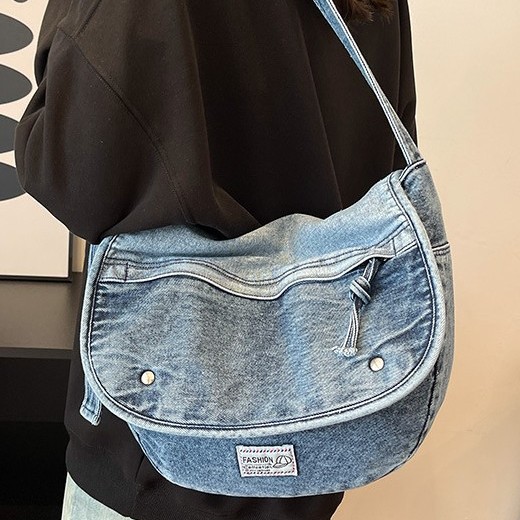 New versatile and cute single-shoulder bag, denim large-capacity single-shoulder crescent-shaped bag, casual and trendy crossbody bag with a sense of design full figure
