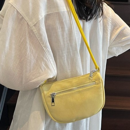 This is a best-selling Korean new trend series of fashionable and simple single-shoulder casual and versatile women's crossbody bag with a solid color design Specification drawing