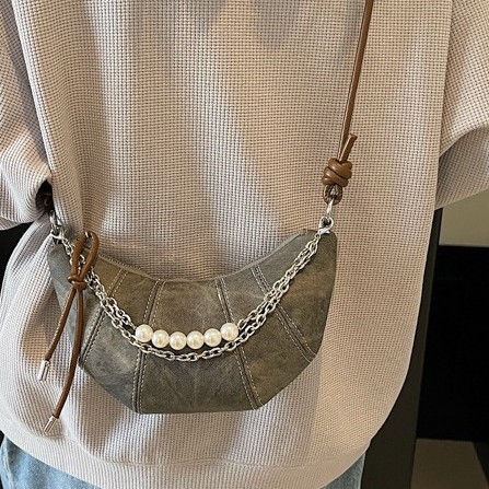 Retro casual Dumpling Bag for Women 2025 New Autumn Trend Versatile single-shoulder bag, niche fashion versatile crossbody bag Application Scenario