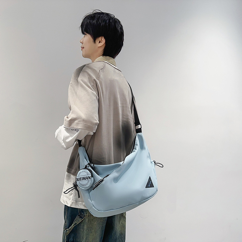 Men's crossbody bag, cool and versatile, 2024 new commuter messenger bag, women's large-capacity lightweight backpack details Picture