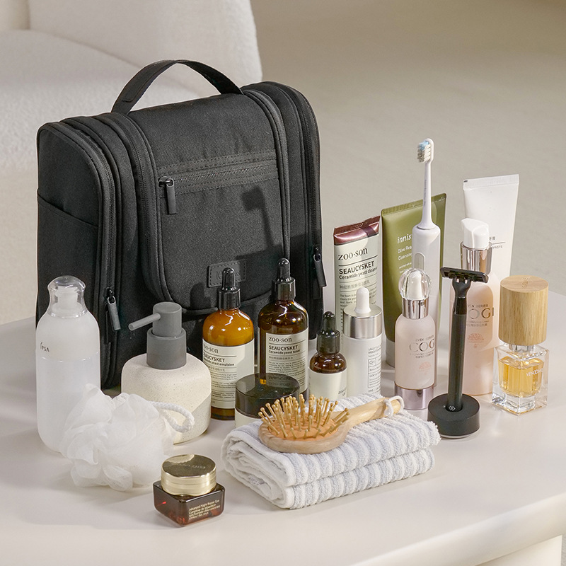 Multi-functional double-opening washbasin, large-capacity travel storage bag, hand-held hook washbasin bag, water-resistant, thickened hand-held Application Scenario