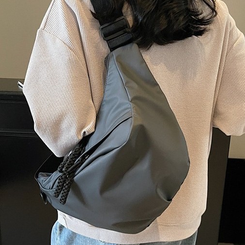 Men's and women's crossbody bag 2025: Simple and versatile chest bag, sport crossbody bag, casual commuting, light and fashionable fitness bag Specification drawing