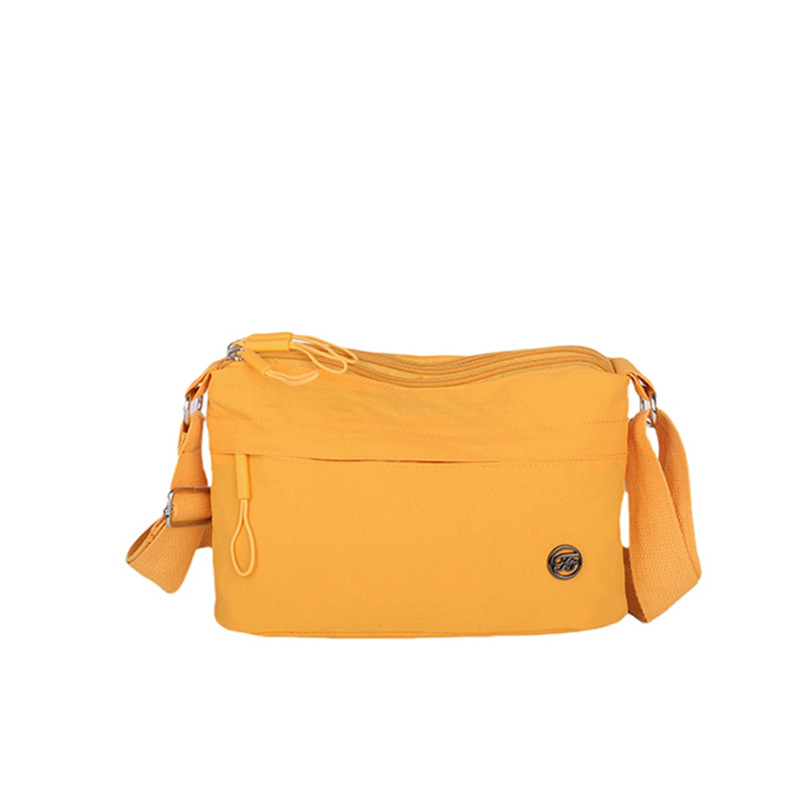 A lightweight and casual crossbody bag for women, a simple Japanese-style commuting small square bag, a new fashionable multi-layered nylon fabric single-shoulder bag Item Picture
