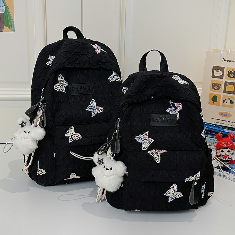 This is a niche, high-quality, Japanese-style versatile schoolbag with a large capacity. It's a backpack for junior high school, senior high school and college students, a computer bag for girls Application Scenario