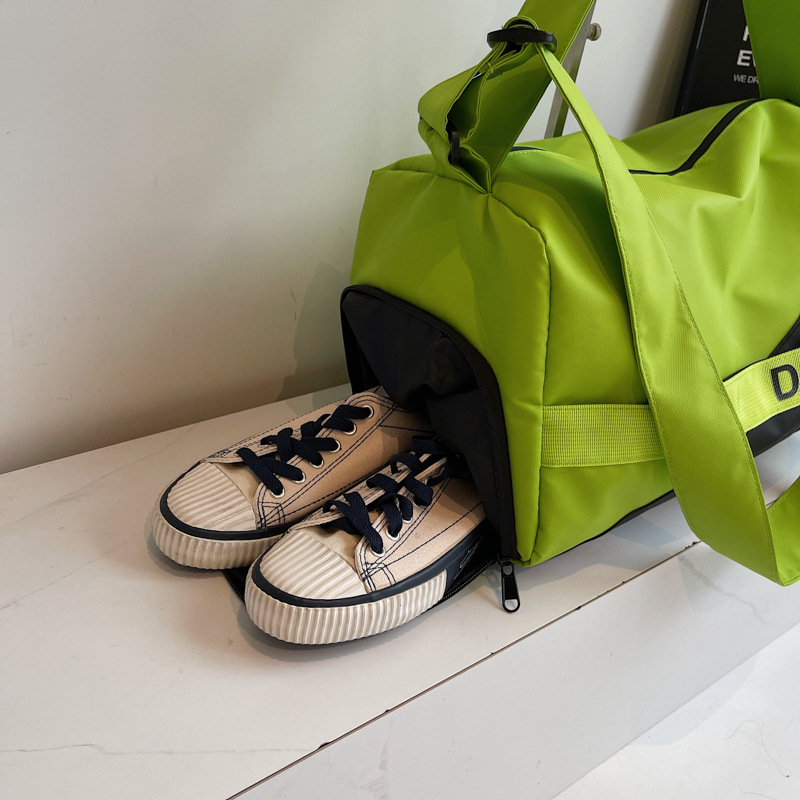Dry-wet separated luggage bag, travel bag, breathable independent shoe compartment, sports backpack, hand-held bag, shoulder bag, crossbody fitness bag Application Scenario