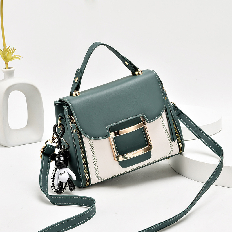 Factory wholesale and distribution of 2022 new color-matched PU women's handbags, handbags, single-shoulder bags, trendy, simple and versatile small square bags full figure