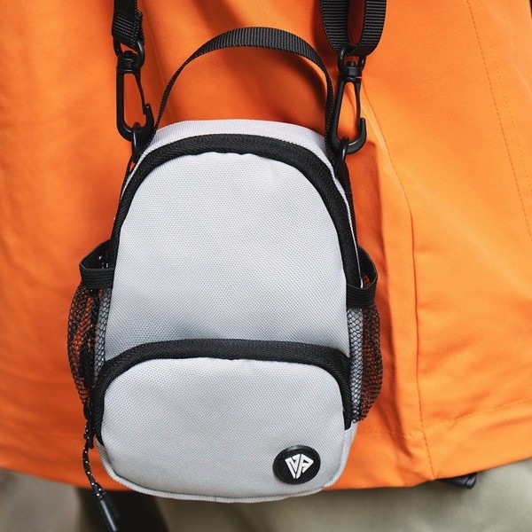 New trend, personalized and versatile single-shoulder crossbody bag, unisex mobile phone bag, simple, light and casual crossbody bag for outdoor use full figure