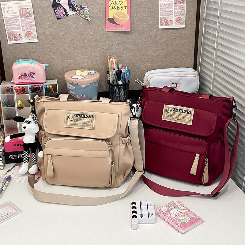 Schoolbag for female middle school students, large-capacity bag for male high school students, trendy single-shoulder bag, tutorial bag, Korean style versatile single-shoulder handbag Application Scenario