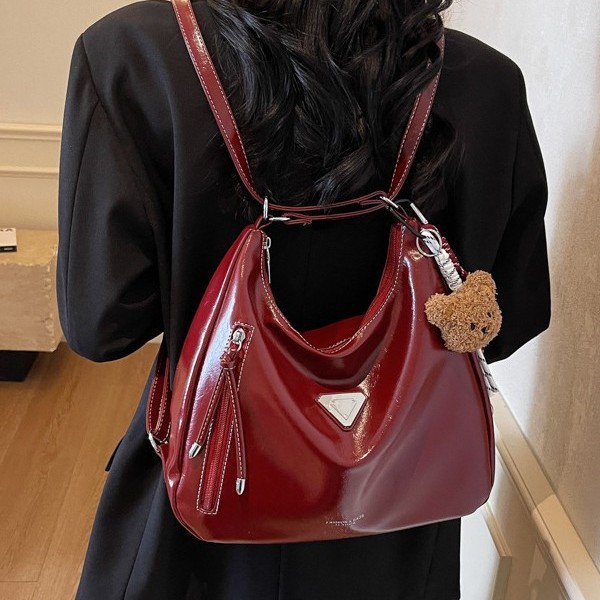 Fashionable and retro large-capacity bag for women 2025 commuting backpack, fashionable and high-quality single-shoulder crossbody tote bag Application Scenario