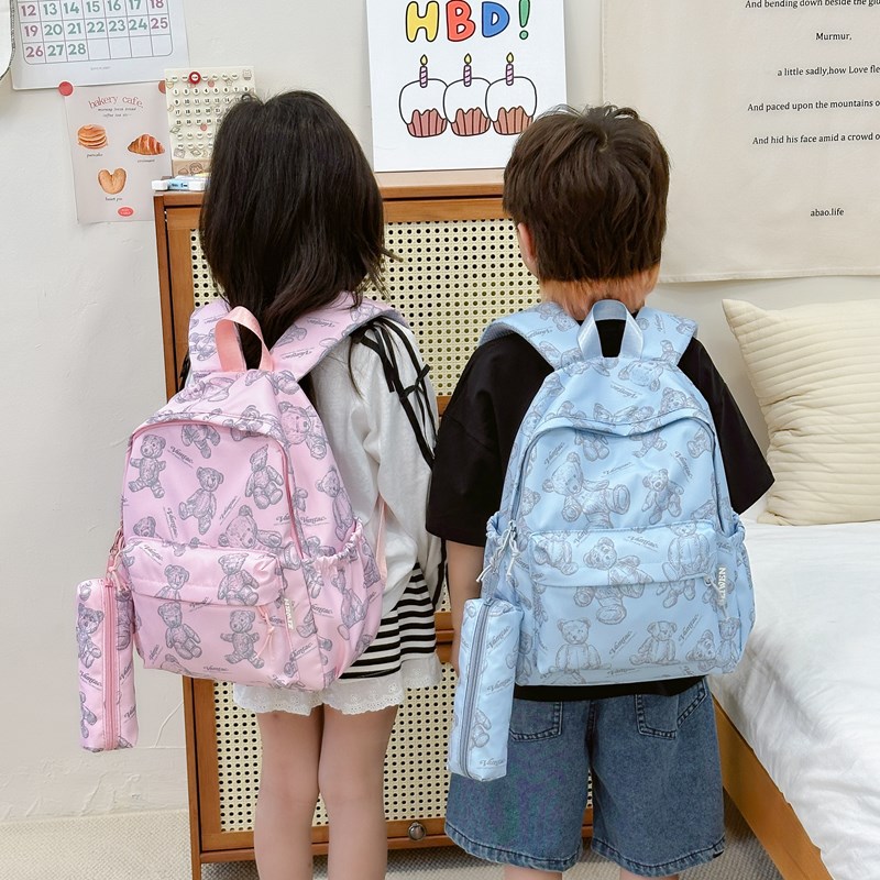 The new trendy backpacks for boys and girls in kindergartens are lightweight, lightweight, comfortable, breathable and have a large capacity details Picture