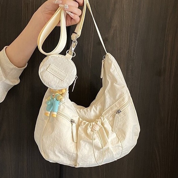 Spring/Summer 2025 ultra-light pleated crossbody bag, student cloth bag, single-shoulder bag, drawstring bag, pleated bag with multiple pockets Application Scenario
