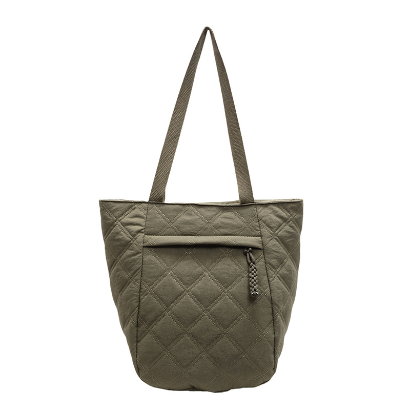 A new Korean-style diamond-shaped single-shoulder bag for autumn and winter, a versatile, simple and large-capacity tote bag with a sense of design for commuting Item Picture