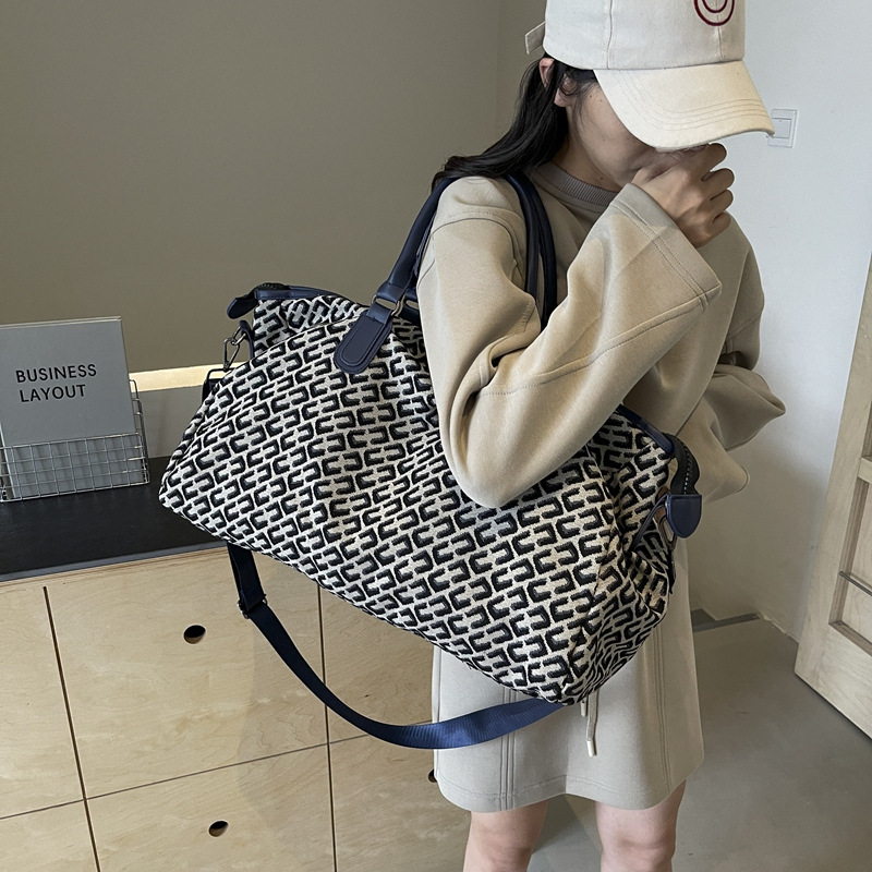 New fashionable large-capacity hand-held travel bag, trendy lightweight storage bag for traveling, yoga, swimming and fitness bag Specification drawing