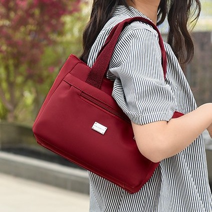 This year, Korean-style handbags are in vogue. The new spring 2025 collection is versatile and stylish, featuring a single shoulder and underarm bag Specification drawing