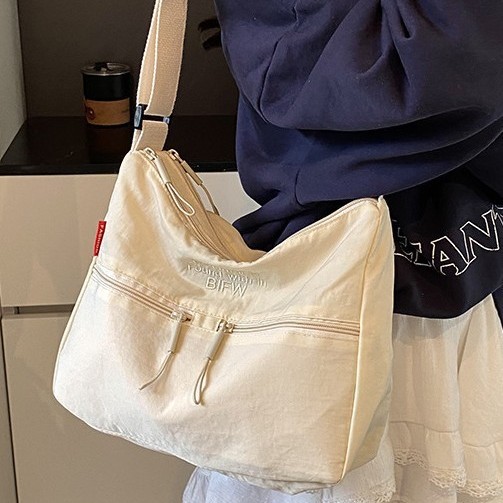 A new cross-border Japanese-style casual nylon fabric crossbody bag, a simple and lightweight single-shoulder bag for women, and a versatile tote bag for commuting Specification drawing