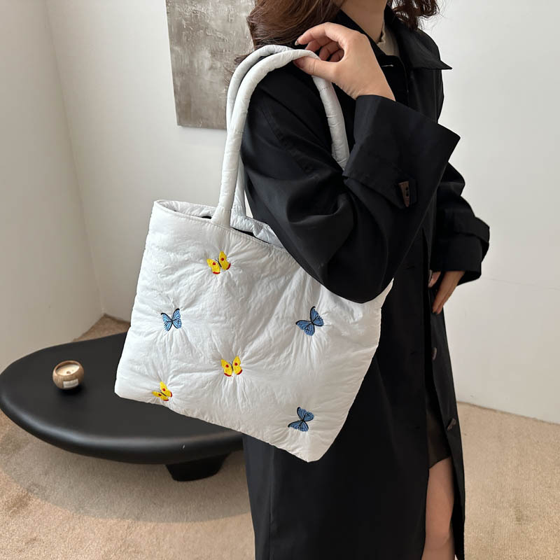 Embroidered butterfly casual commuting large capacity 2024 new autumn stylish and chic single-shoulder underarm tote bag details Picture