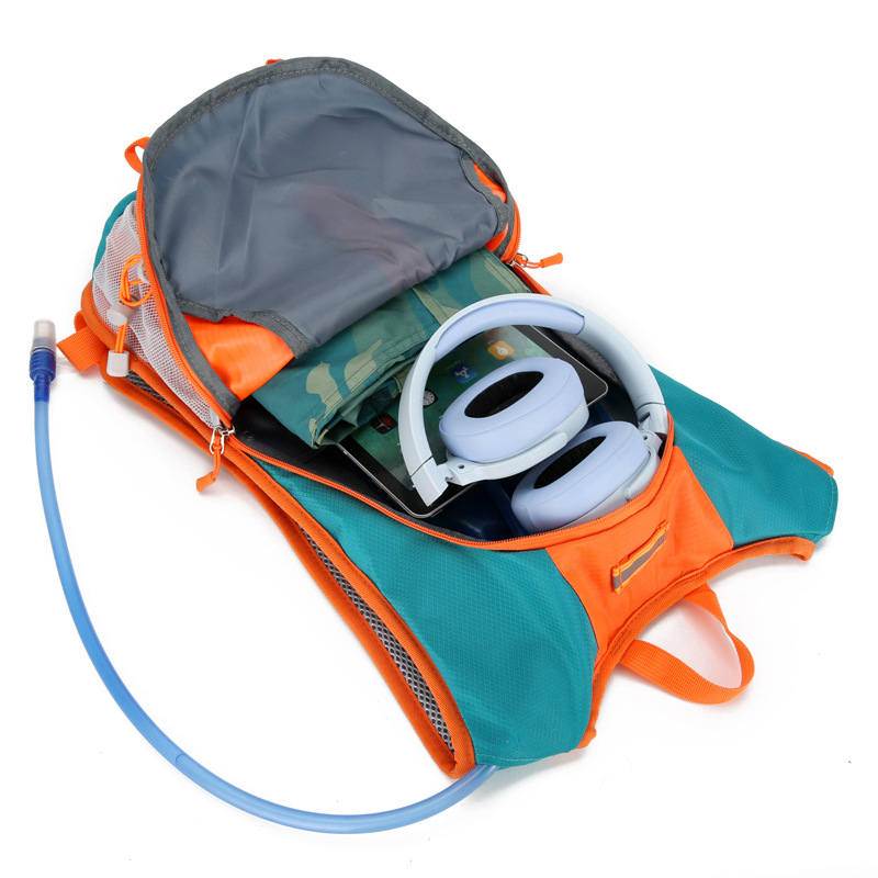Unisex lightweight outdoor cycling bag, wear-resistant and water-repellent sports backpack, large-capacity hiking and mountain climbing backpack Application Scenario