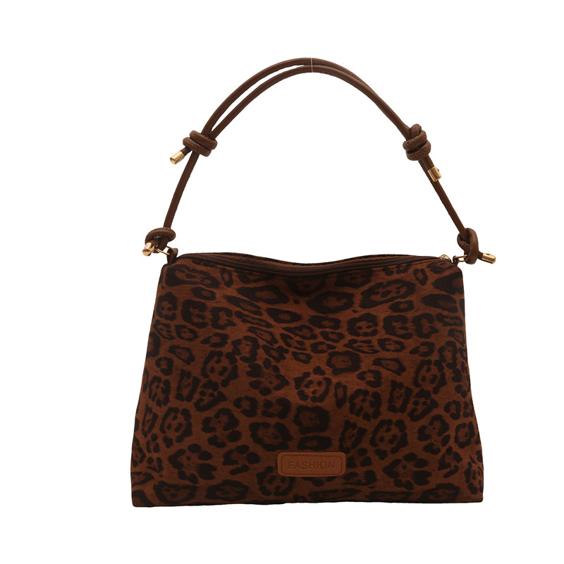 This year, large-capacity leopard print bags are in vogue. The 2024 new autumn and winter versatile crossbody bag and commuting single-shoulder tote bag are all in vogue Item Picture