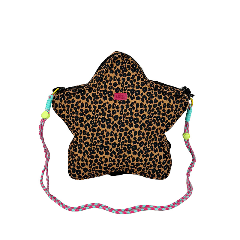 Personalized Star Backpack 2025 Spring New Style Korean Version fashionable leopard print single-shoulder bag for women Large capacity crossbody bag Item Picture