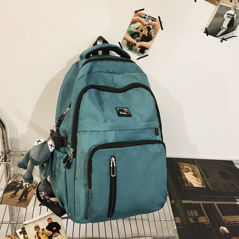 This is a small, lightweight, waterproof backpack for junior and senior high school students, with a large capacity for both boys and girls. It is a sports and outdoor backpack for travel Application Scenario