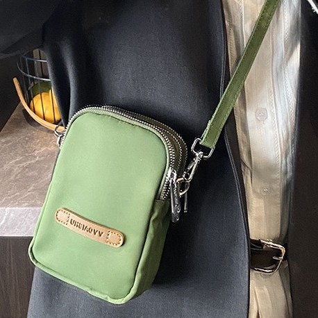 Lightweight water-resistant nylon fabric bag, multi-layered crossbody backpack, simple women's single-shoulder bag, casual shopping phone bag full figure