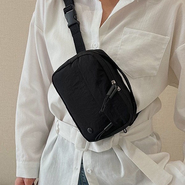 Japanese-style lightweight hand-held small square bag, simple solid color student single-shoulder crossbody bag, sporty and casual chest bag, mobile phone waist bag details Picture