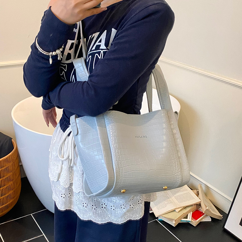 Korean style soft leather hand-held vegetable basket bucket bag for women 2025 new high appearance level niche single-shoulder crossbody bag Specification drawing