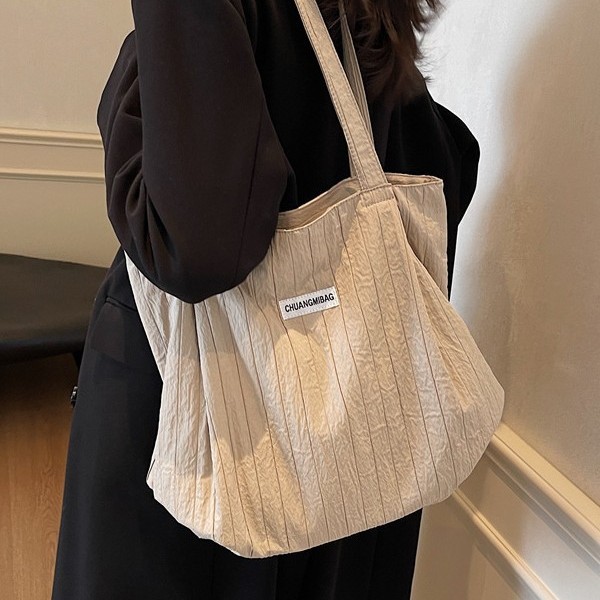 A new 2024 Korean-style large-capacity cloth bag for women, a versatile and fashionable lightweight shoulder bag, and a casual and versatile underarm bag details Picture