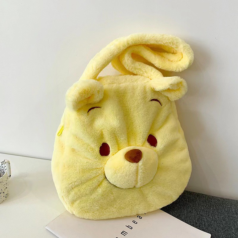 New fashionable plush cartoon bags, large-capacity cute strawberry bear pineapple Pupu squirrel single-shoulder bag tote bag Application Scenario