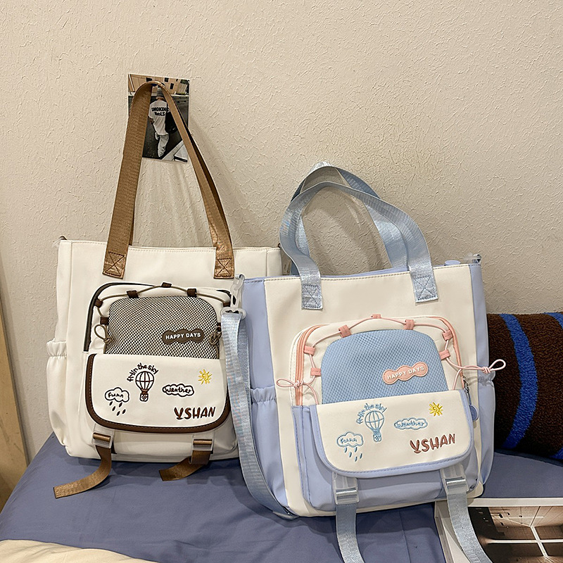 The fresh Korean-style color-blocking tutorial bag for spring and summer is a new style that catches the eye. It has a large capacity single-shoulder handbag and is a student's crossbody bag for class Specification drawing