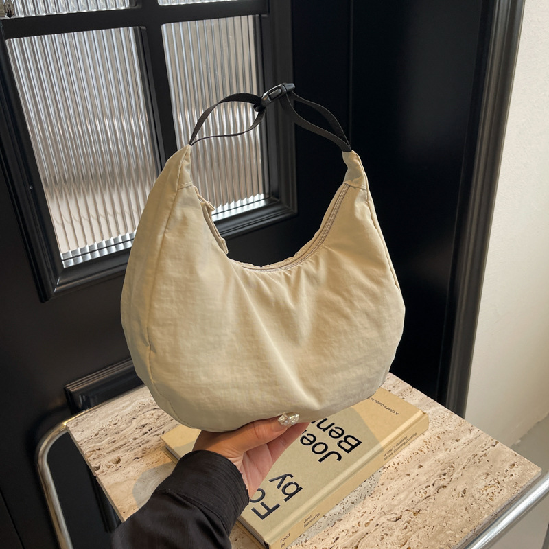 Korean-style light and casual dumpling bag for women, solid color simple crescent moon handbag, artistic single-shoulder crossbody bag for commuting full figure
