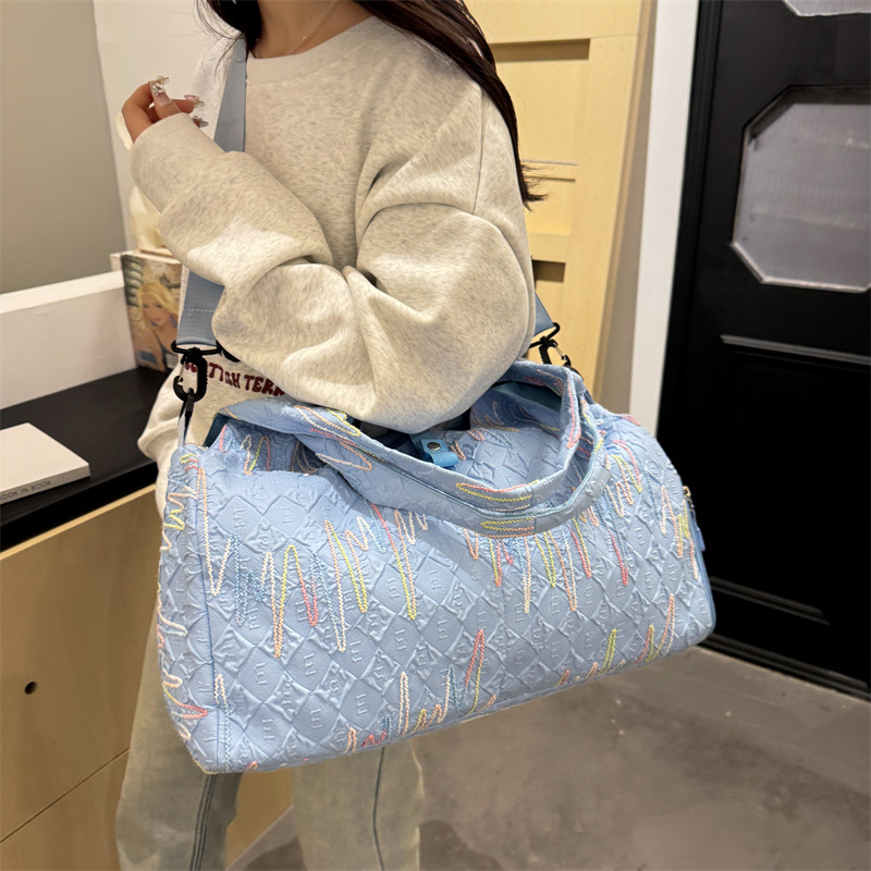 Fashionable and lightweight women's yoga bag, multi-functional Korean-style stylish travel bag, dry and wet separated independent shoe compartment luggage bag Application Scenario