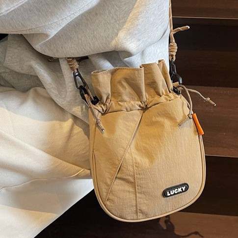 Trendy new 2025 solid color new drawstring bag phone case, loose change storage bag, lightweight outdoor single-shoulder crossbody bag Application Scenario