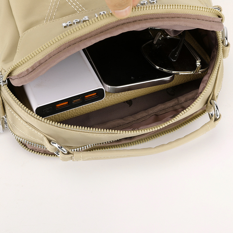 Colorful Fox women's fashionable casual bag, outdoor sports water-resistant crossbody bag, daily simple single-shoulder bag Application Scenario