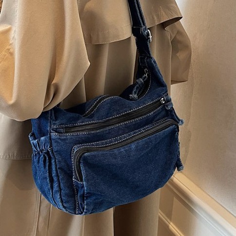 New versatile crossbody bag, autumn and winter retro denim multi-shoulder bag, casual, lightweight and large-capacity bag Application Scenario