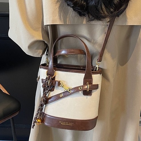 High-end retro small bag for women, 2024 new winter trend versatile crossbody bag, fashionable and super popular hand-held bucket bag details Picture