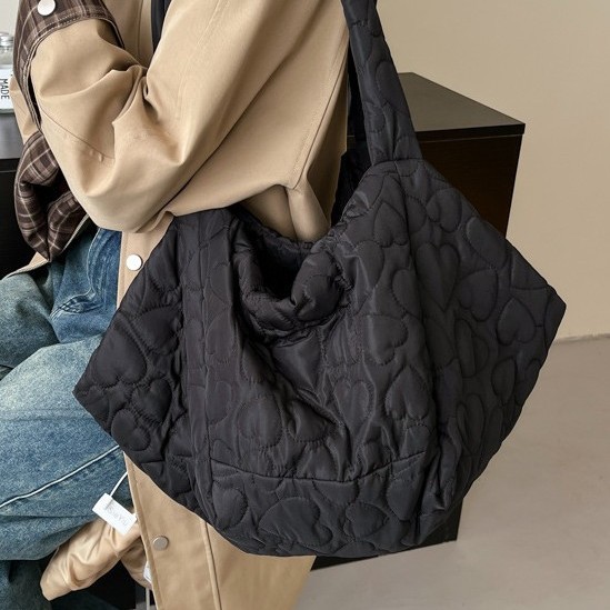 Korean cotton-padded bag for women in autumn and winter 2024 new products: large-capacity commuting bag, single-shoulder bag, trendy fitness bag, casual and versatile details Picture