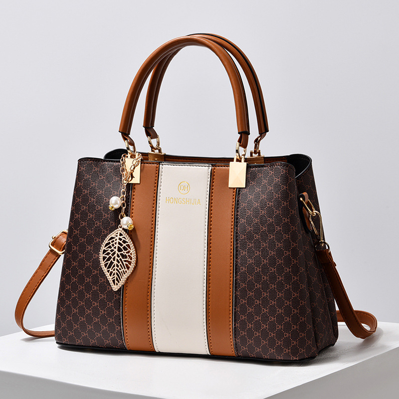The 2022 new stylish and elegant bag for middle-aged women, a large-capacity crossbody handbag for mothers Application Scenario