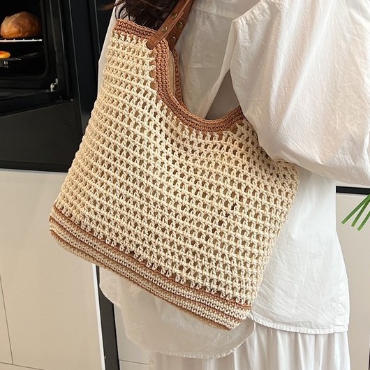 A new Korean-style, stylish and casual handcrafted grid eye hollowed-out knitted large-capacity shopping bag for single-shoulder crossbody women Application Scenario