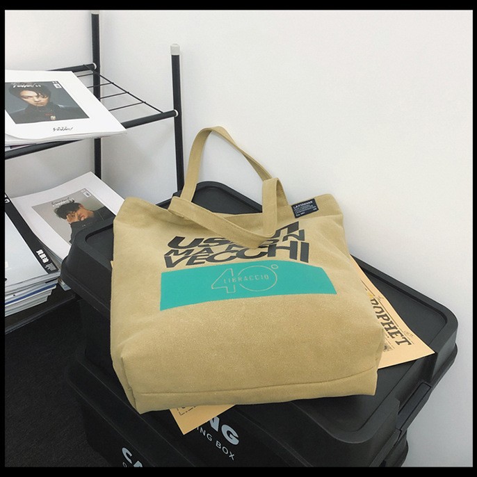 Canvas tote bag 2024 New Korean version large-capacity letter tutorial handbag, outdoor casual and versatile single-shoulder bag Application Scenario