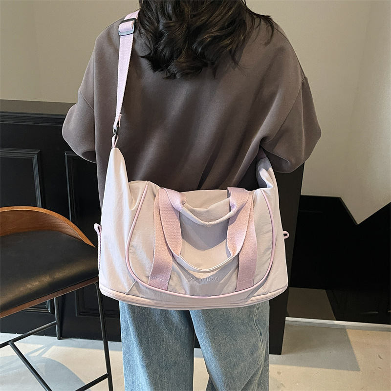 Expandable Yoga Fitness Bag 2025, New cross-border hand-held travel bag, lightweight outdoor activity canvas storage bag Application Scenario