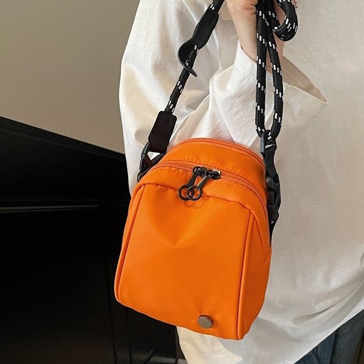 Waterproof color-blocking fabric bag for women, 2025 new style simple hand-held shoulder commuter bag, lightweight travel backpack, crossbody bag Specification drawing