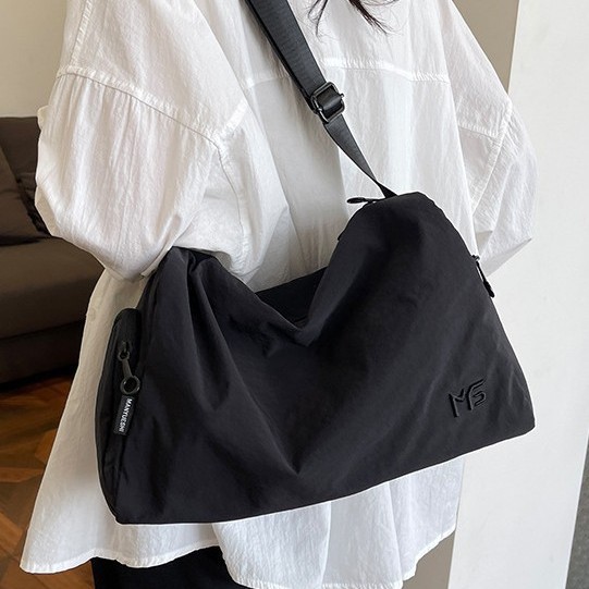Cross-border nylon fabric bag, unisex casual backpack, autumn and winter Japanese-style messenger bag, casual and versatile single-shoulder crossbody bag Application Scenario