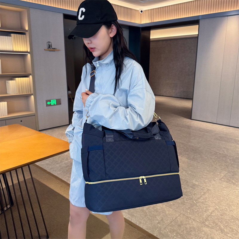 Cross-border outdoor leisure short-distance hand-held travel bags, dry-wet separation fitness bags, shoe compartments, large-capacity bags for pregnant women awaiting delivery Application Scenario
