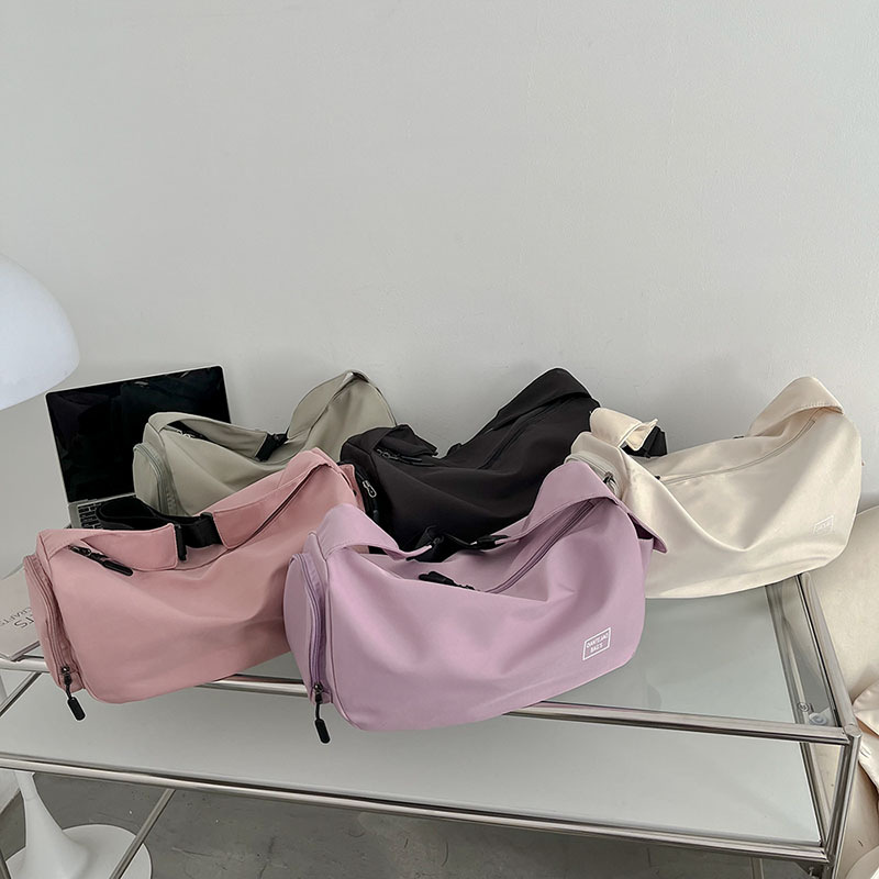Fashionable casual fitness bag for women 2024 new model, lightweight sports storage bag, large-capacity single-shoulder crossbody travel bag Specification drawing