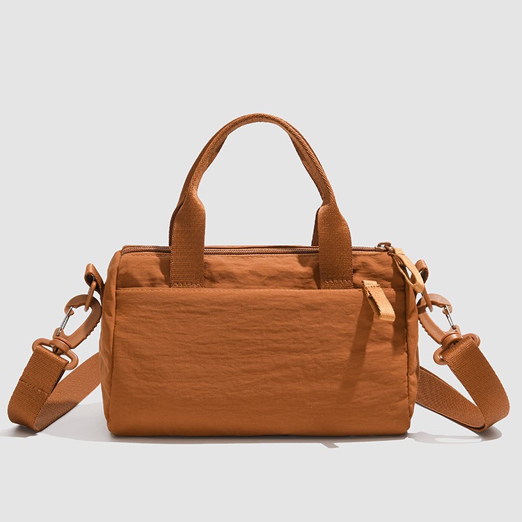 New niche hand-held women's bag, lightweight and versatile, casual single-shoulder bag, crossbody bag, outdoor trend, large-capacity small square bag Application Scenario
