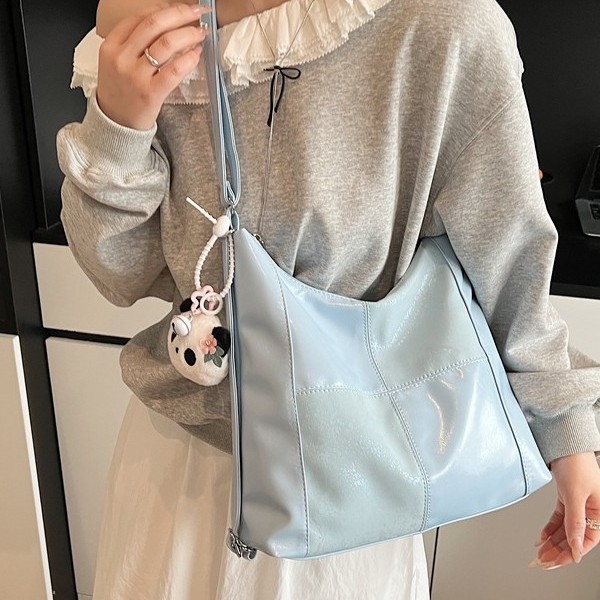 Women's bag 2025 Spring/Summer New commuter large-capacity tote bag, fashionable and versatile, retro bucket, fresh soft bag, cross-border Application Scenario
